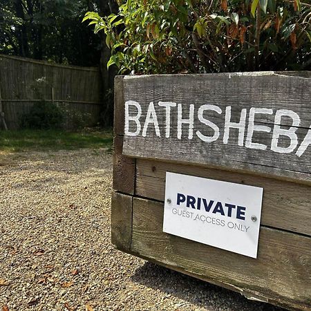 Sumners Ponds Fishery & Campsite Hotel Horsham Buitenkant foto