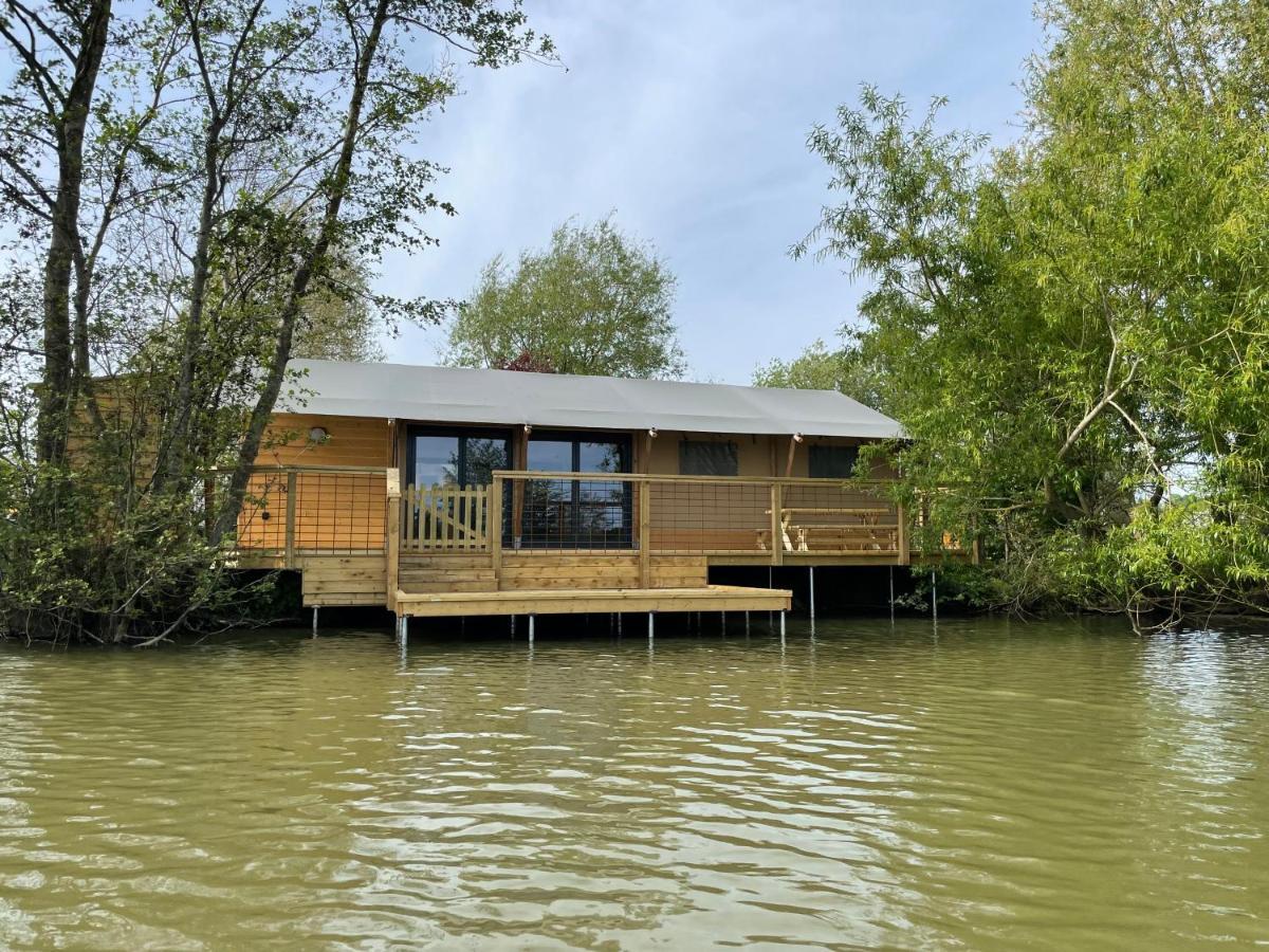 Sumners Ponds Fishery & Campsite Hotel Horsham Buitenkant foto