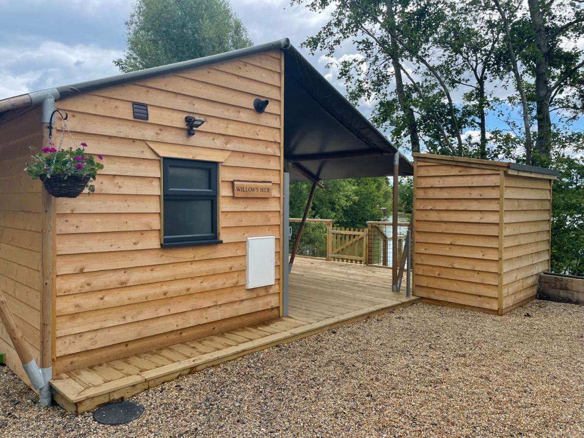 Sumners Ponds Fishery & Campsite Hotel Horsham Buitenkant foto