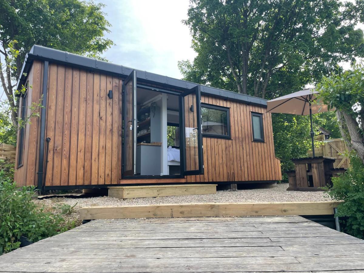 Sumners Ponds Fishery & Campsite Hotel Horsham Buitenkant foto