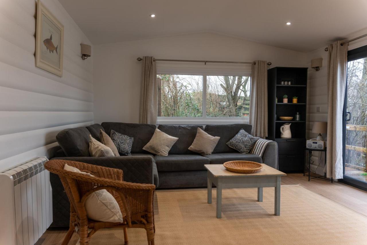 Sumners Ponds Fishery & Campsite Hotel Horsham Buitenkant foto