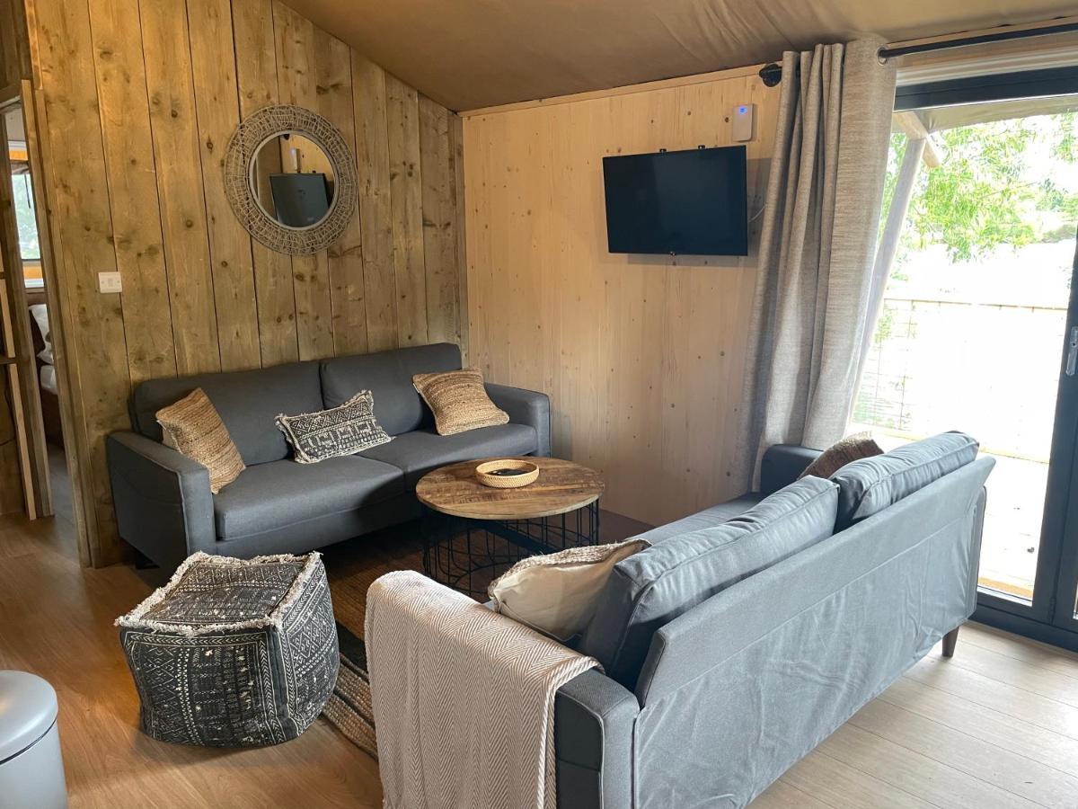 Sumners Ponds Fishery & Campsite Hotel Horsham Buitenkant foto