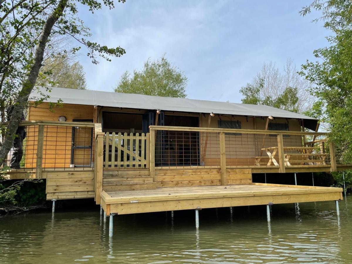 Sumners Ponds Fishery & Campsite Hotel Horsham Buitenkant foto
