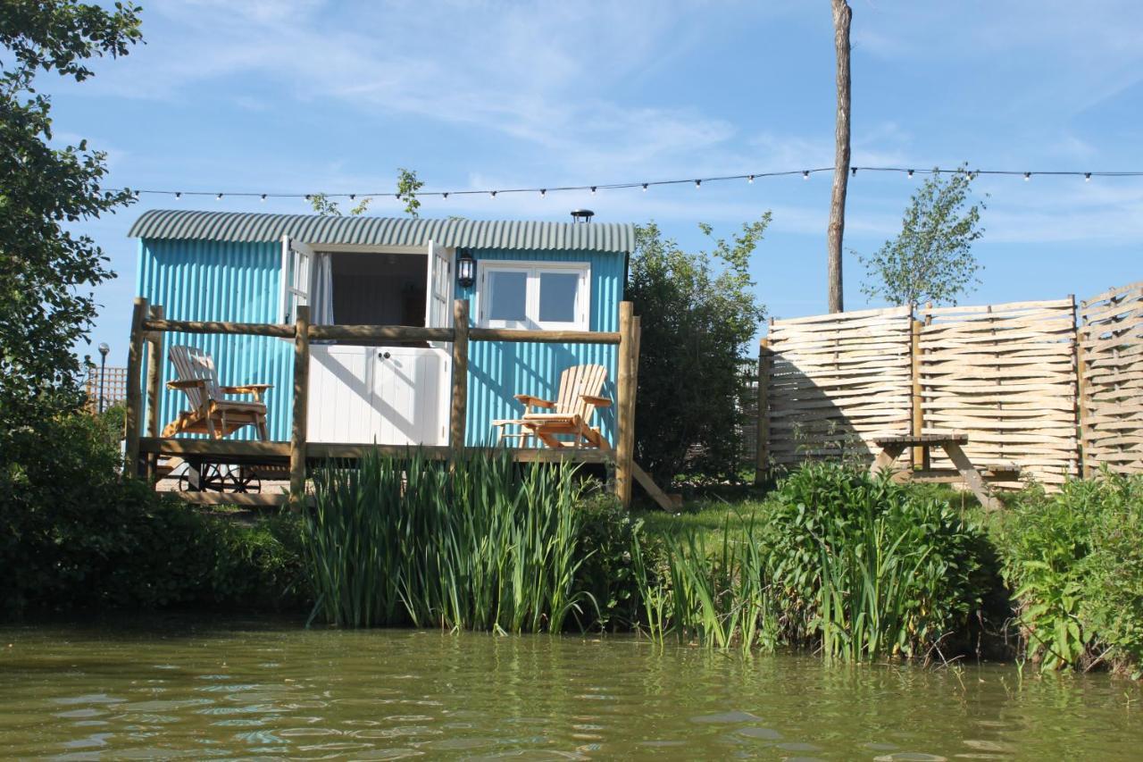 Sumners Ponds Fishery & Campsite Hotel Horsham Buitenkant foto