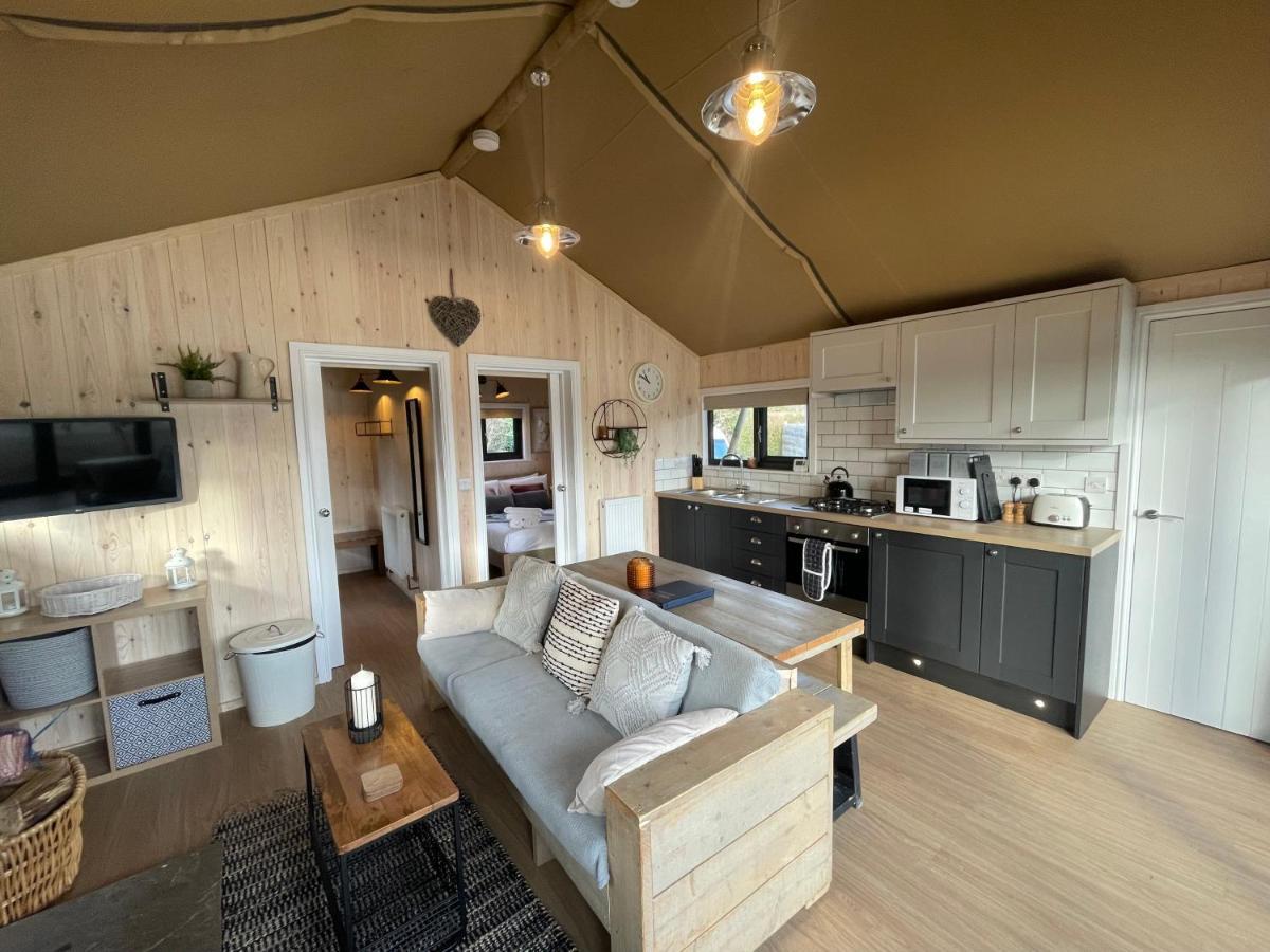 Sumners Ponds Fishery & Campsite Hotel Horsham Buitenkant foto