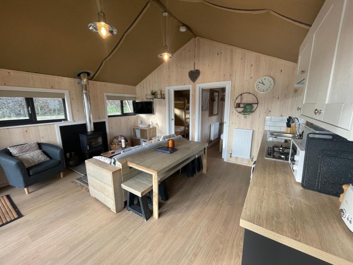 Sumners Ponds Fishery & Campsite Hotel Horsham Buitenkant foto
